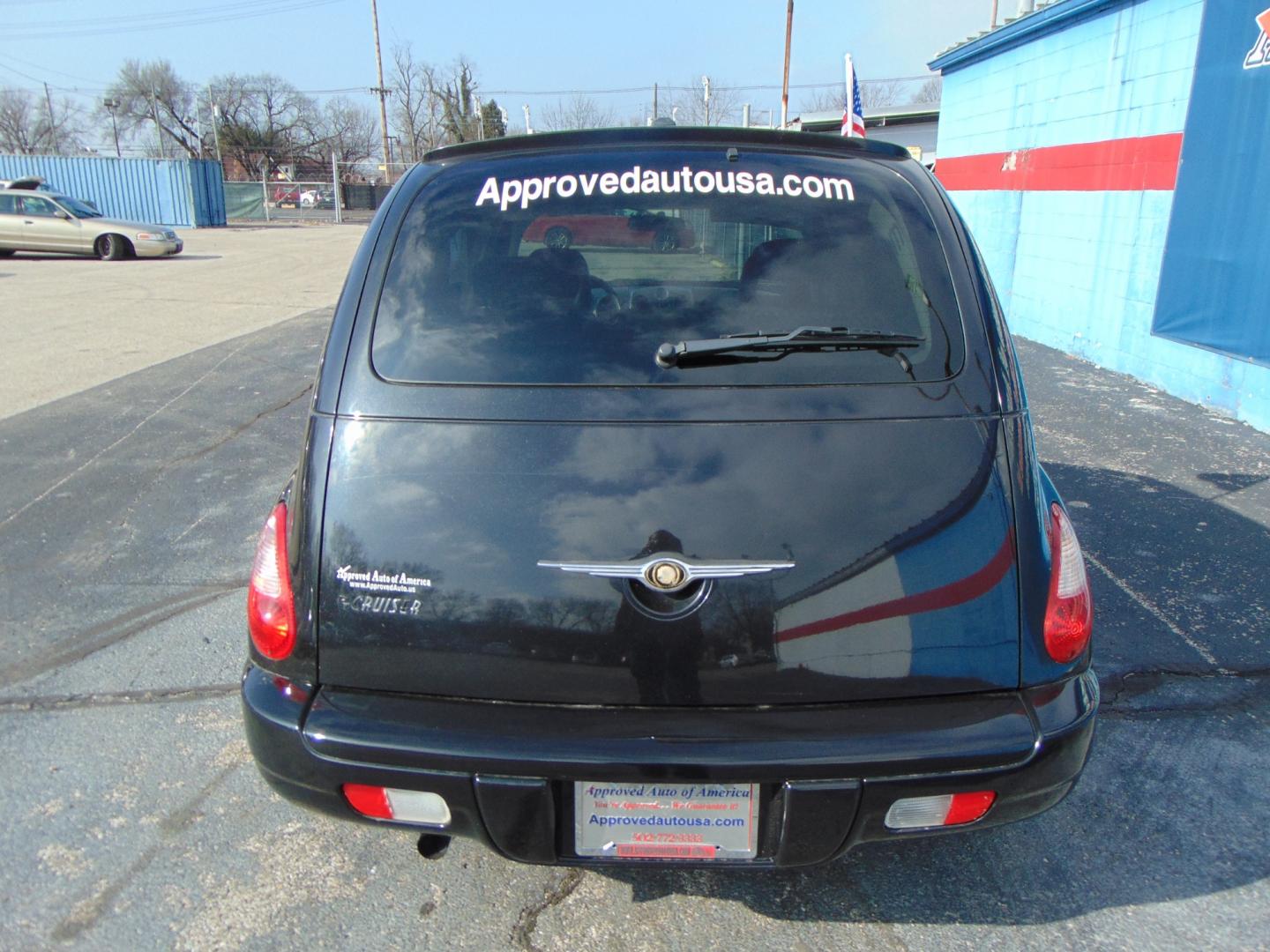 2010 Black Chrysler PT Cruiser (3A4GY5F91AT) with an 4-Cyl 2.4 Liter engine, Automatic, 4-Spd w/Overdrive transmission, located at 2105 Dixie Hwy, Louisville, KY, 40210, (502) 772-3333, 38.220932, -85.795441 - Photo#11